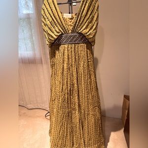 Look flawless in this pretty gown